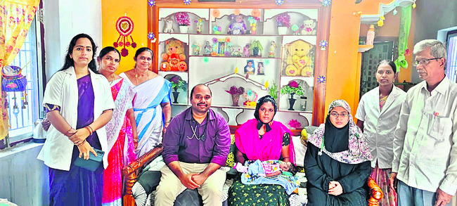 పురిటిబిడ్డ ప్రాణాలు  కాపాడిన ప్రభుత్వ వైద్యులు  1