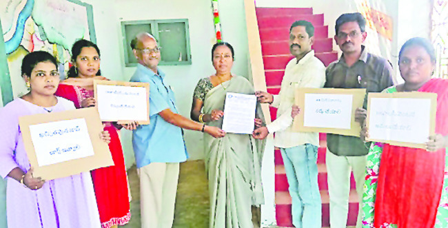 జీతాలు పెంచాలని వినతి 1