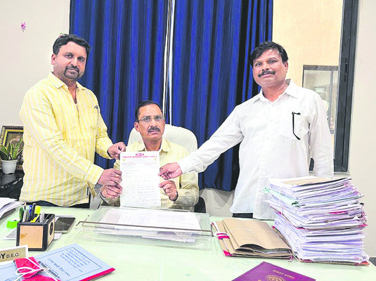 ఎన్నికల విధులు వద్దు 
2