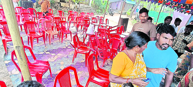 గిరిజనులను మోసం చేయొద్దు 1