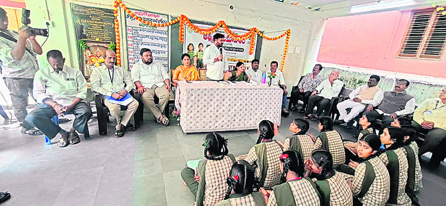 పొగడ్తలే ప్రధానాంశాలుగా సాగిన పీటీఎం 1