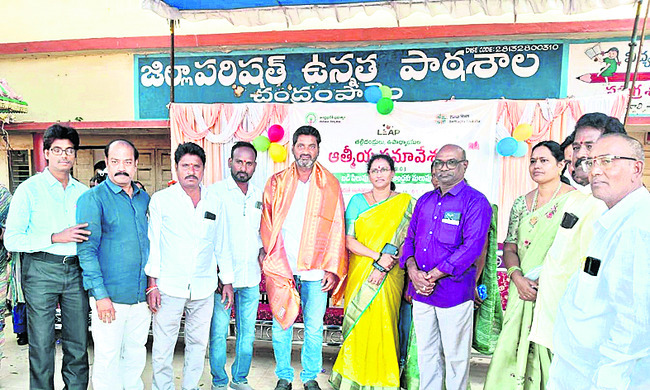 పాఠశాల వేదికలపై రాజకీయ పాఠాలు2