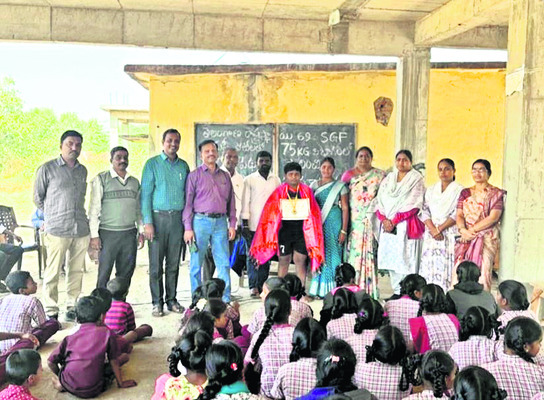 ‘బీజేపీ బలపరిచిన  అభ్యర్థులను గెలిపించాలి’ 
4