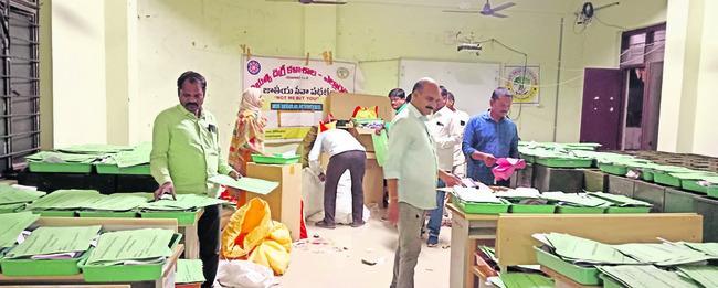 ‘బీజేపీ బలపరిచిన  అభ్యర్థులను గెలిపించాలి’ 
3