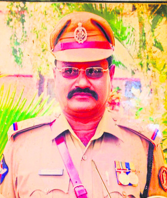 బోల్తాపడిన కారు
2