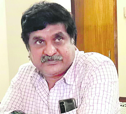 ఇతర పంటలు చేతికి రావడం లేదని.. 
1