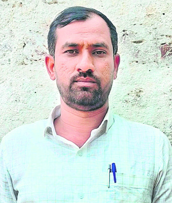 సర్పంచ్‌ బరిలో ఫీల్డ్‌ అసిస్టెంట్‌ 1