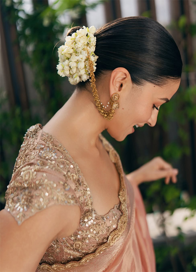 Alia Bhatt shares glimpses of griha pravesh puja with Ranbir Kapoor Photos18