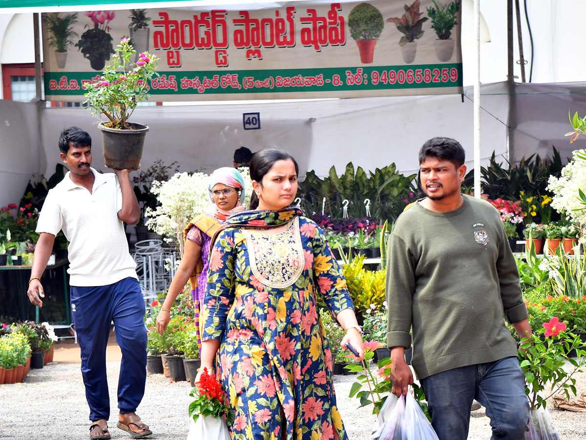 Impressive fruit and flower display at Vijayawada10
