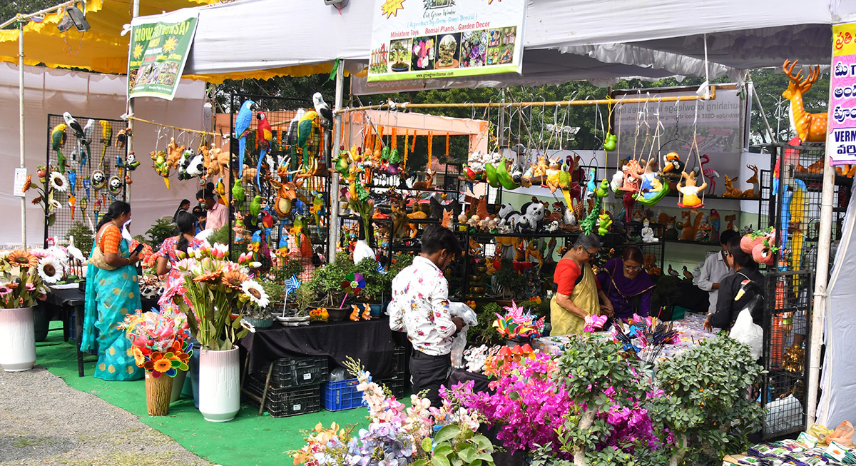 Impressive fruit and flower display at Vijayawada4