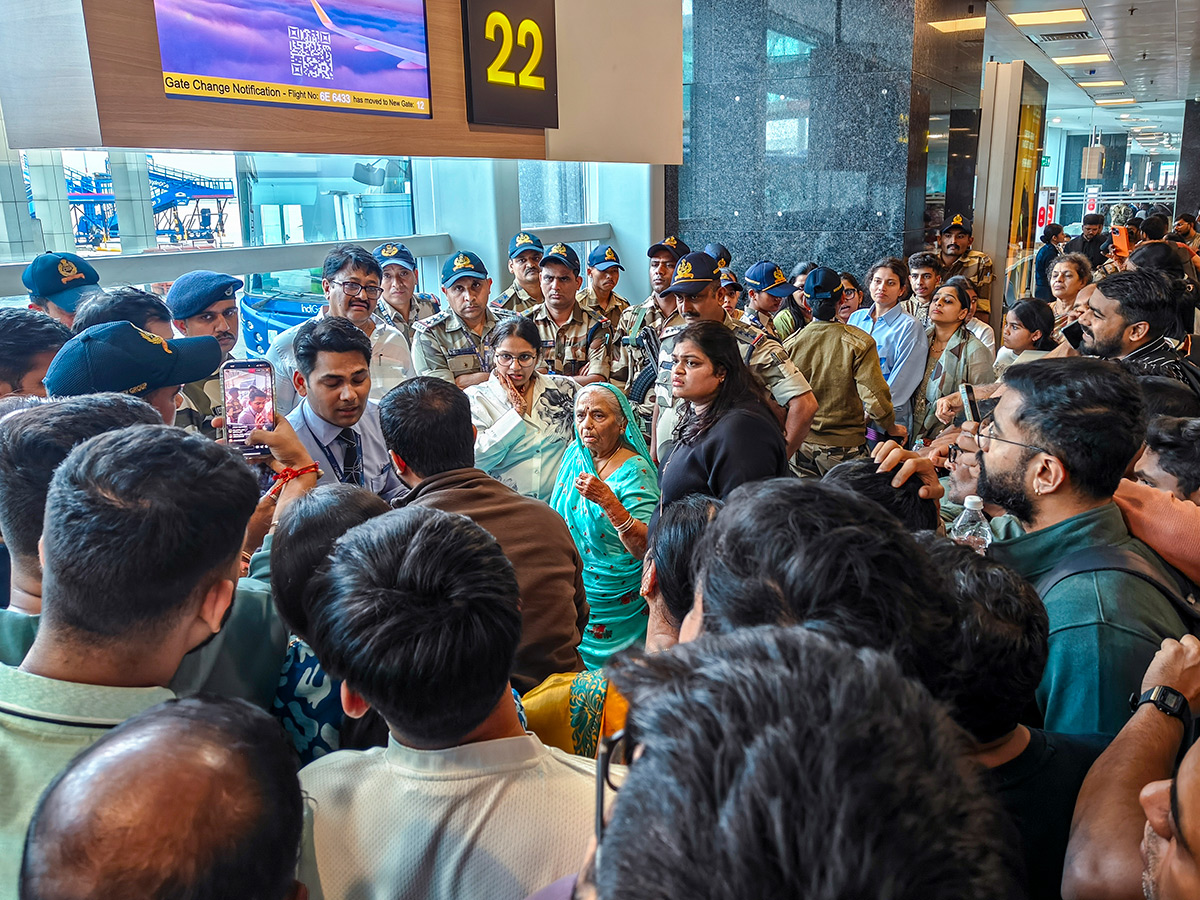Passengers : Indigo Airlines Flights Were Cancelled HD Photos20