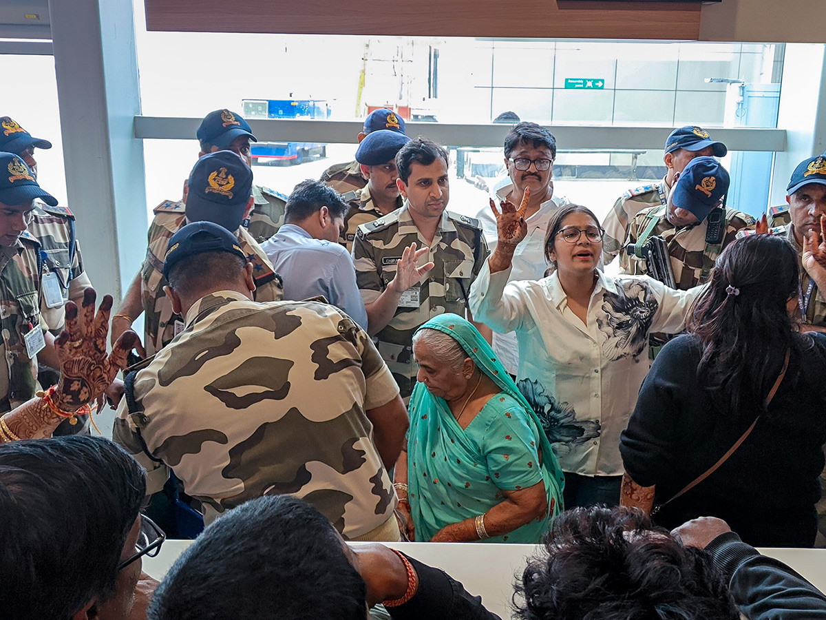 Passengers : Indigo Airlines Flights Were Cancelled HD Photos22