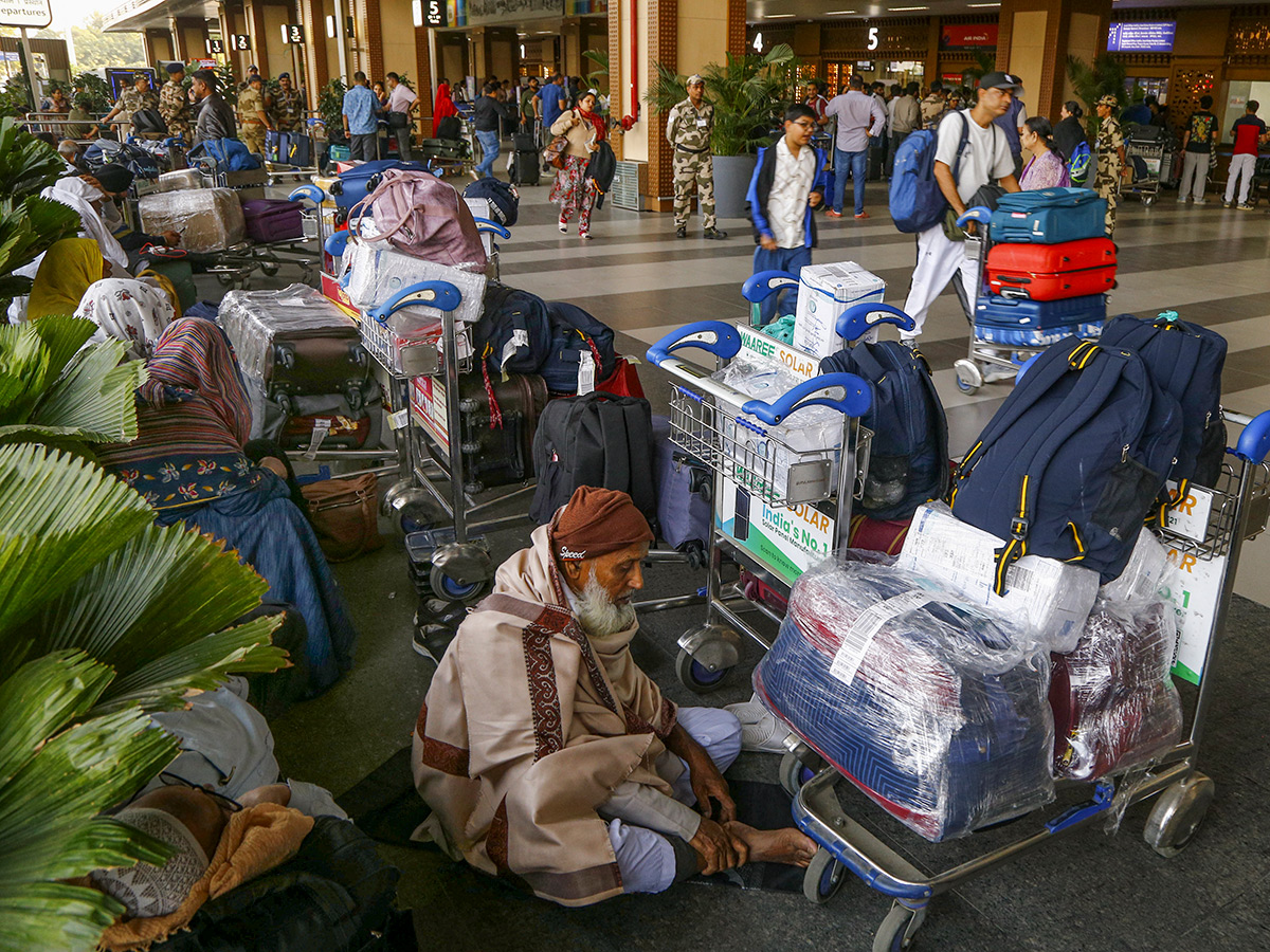 Passengers : Indigo Airlines Flights Were Cancelled HD Photos32