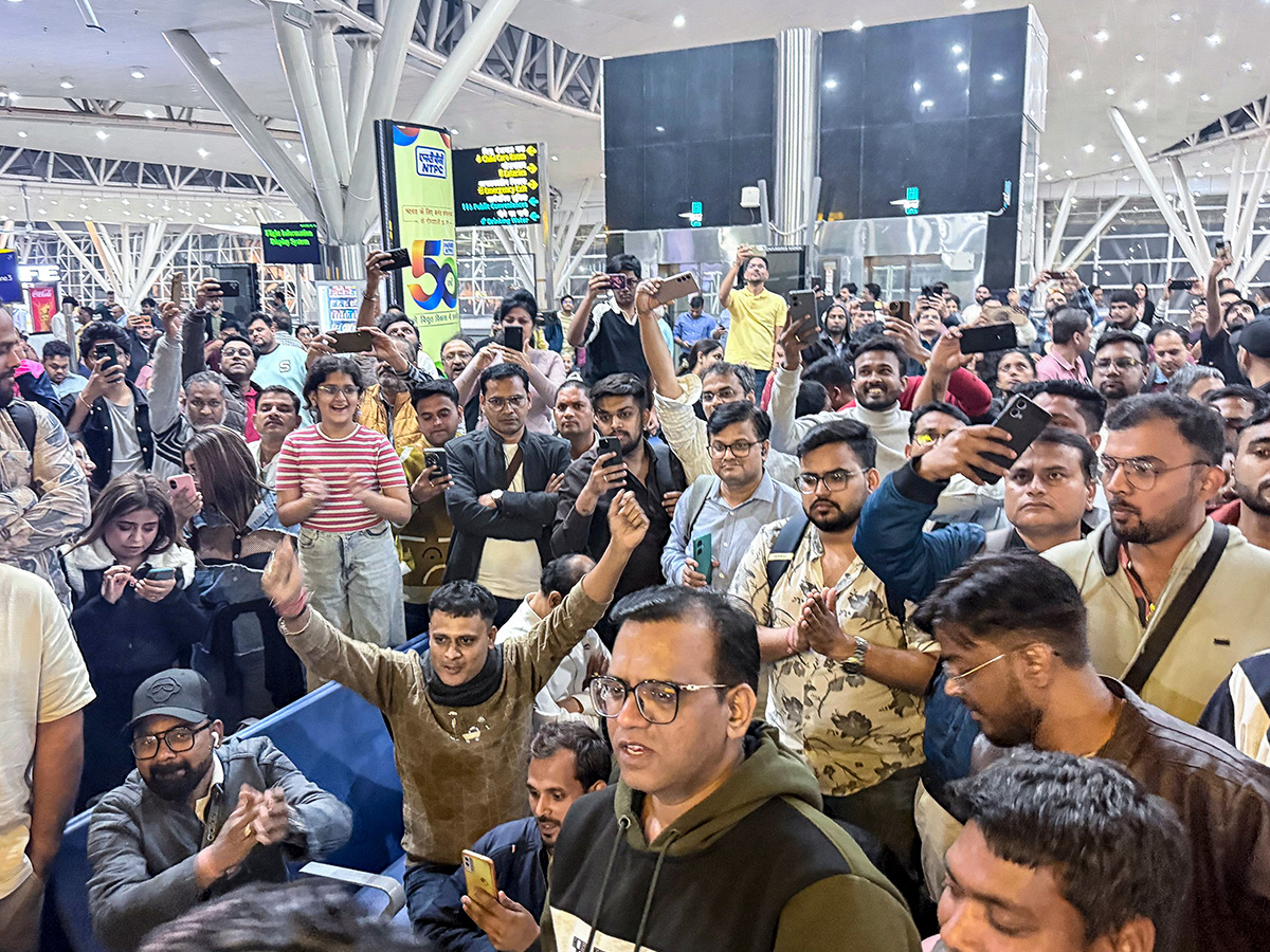 Passengers : Indigo Airlines Flights Were Cancelled HD Photos5