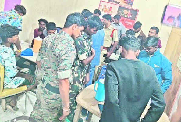 చిరుత సంచారం 
1