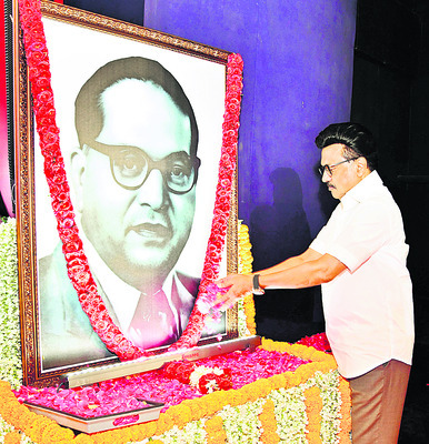 అంబేడ్కర్‌కు నివాళి 1