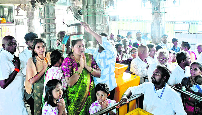 శ్రీవారికి అభిషేకం,  నిత్యకల్యాణం
1