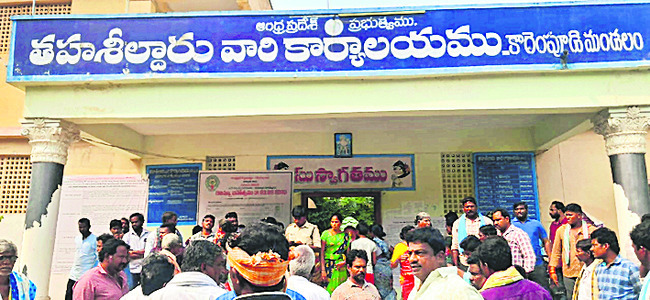 భూ దాహానికి నిండు ప్రాణం బలి 1