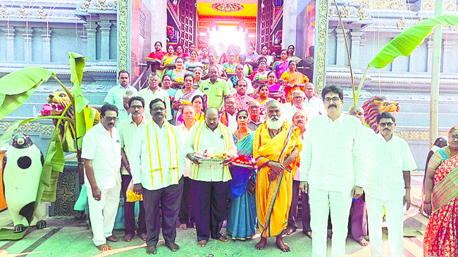 కోటసత్తెమ్మకు  ఘనంగా సారె 1