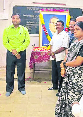 రాజ్యాంగ నిర్మాతకు  ఘన నివాళి 
1