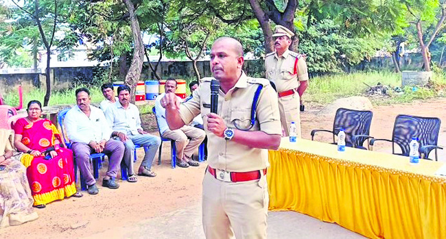 బైక్‌ రేసర్ల భరతం పడతాం 1