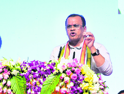 కూలీలు కరువు 
10