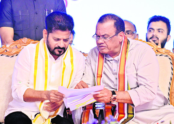 కూలీలు కరువు 
6