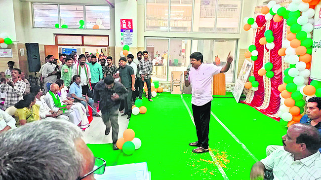 మీరు మాట్లాడి వెళ్లిపోతే ఎలా? 1