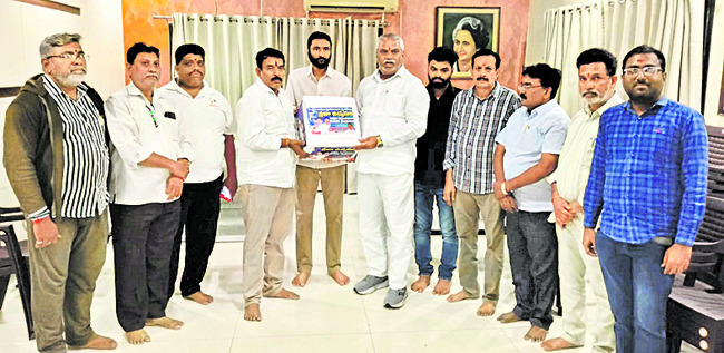 వెల్లువెత్తిన నిరసన సంతకం 1