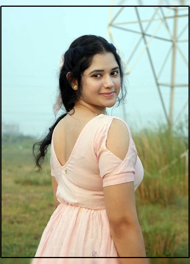 Bigg Boss beauty Ramya Moksha latest looks.. photos2