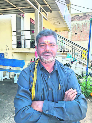 నెలన్నరైనా డబ్బులు రాలే.. 
1