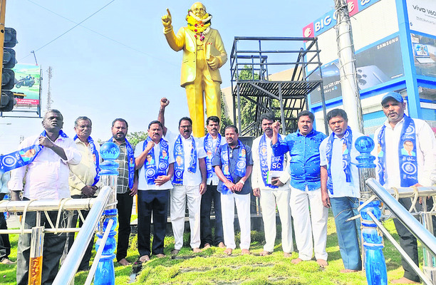 అంబేడ్కర్‌కు ఘననివాళి2