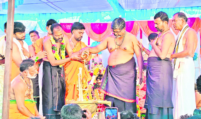 మెరుగైన వైద్యం అందించాలి 
2