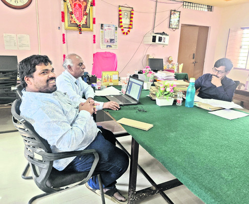 చిన్నారులకు వ్యాక్సిన్లు తప్పనిసరి 
2