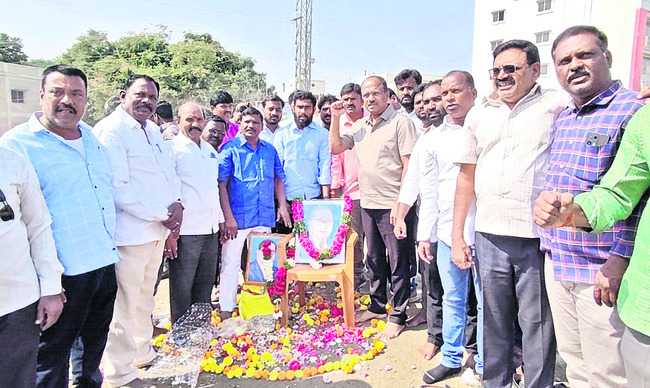 అంబేడ్కర్‌కు ఘననివాళి1