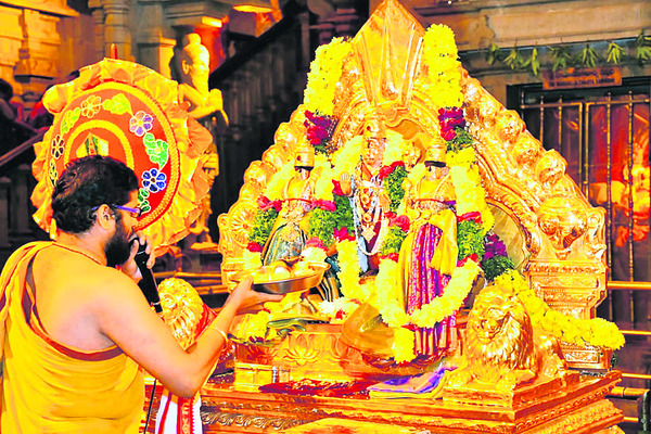 మల్లాపురంలో  పోలీసుల కవాతు2