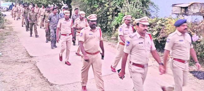 పోస్టల్‌ బ్యాలెట్‌ ద్వారా  ఓటు హక్కు వినియోగం  
1