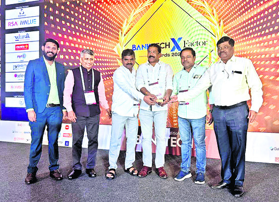 మల్లాపురంలో  పోలీసుల కవాతు1