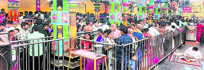 కిక్కిరిసిన  కార్తికేయుని సన్నిధి 2