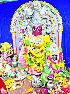 కరుణించు మంగమ్మ తల్లీ 
2