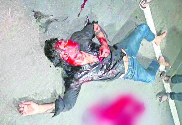 మొద్దుకత్తితో దాడి 
1