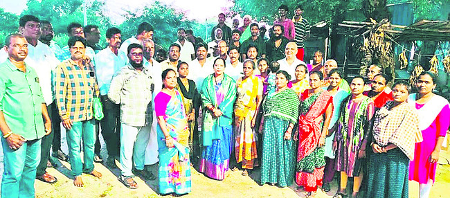 గంగమ్మా..దీవించమ్మా 
3