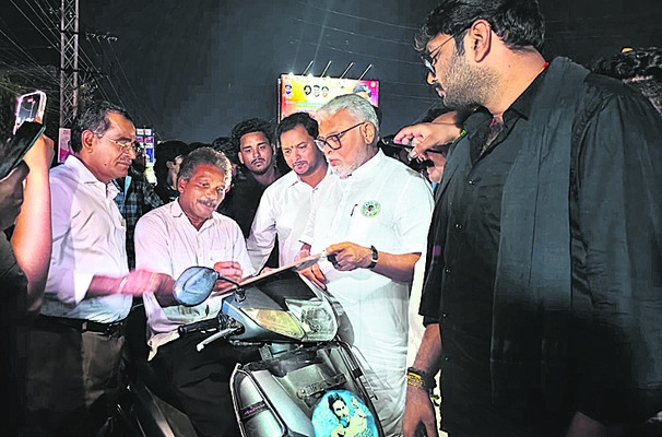 కోటి గళాల నిరసన సంతకం 
2