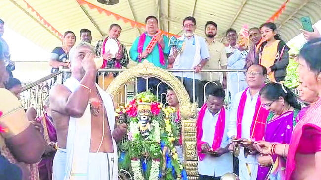 మహాశివునికి    పంచామృతాభిషేకం3