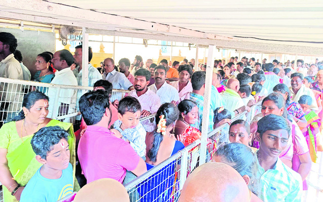 కరుణించు మంగమ్మ తల్లీ 
1