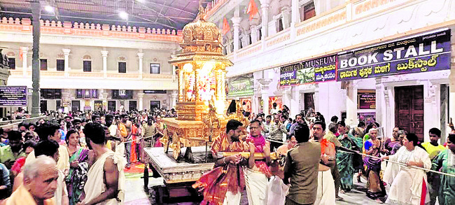 శ్రీమఠం.. భక్త జనసంద్రం1