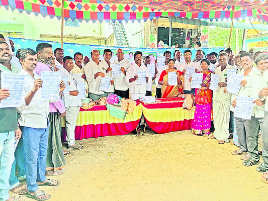 గంగమ్మా..దీవించమ్మా 
1