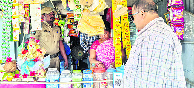 పుణ్యక్షేత్రాల సందర్శనలో హైకోర్టు జడ్జి 
1