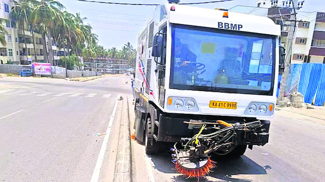 చెత్త ఊడ్చే యంత్రాలకు అంత ఖర్చా?1