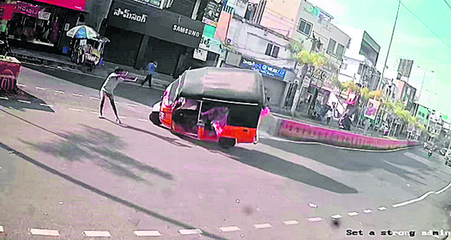 ఎవరి నిర్లక్ష్యానికి ఫలితమిది..?2